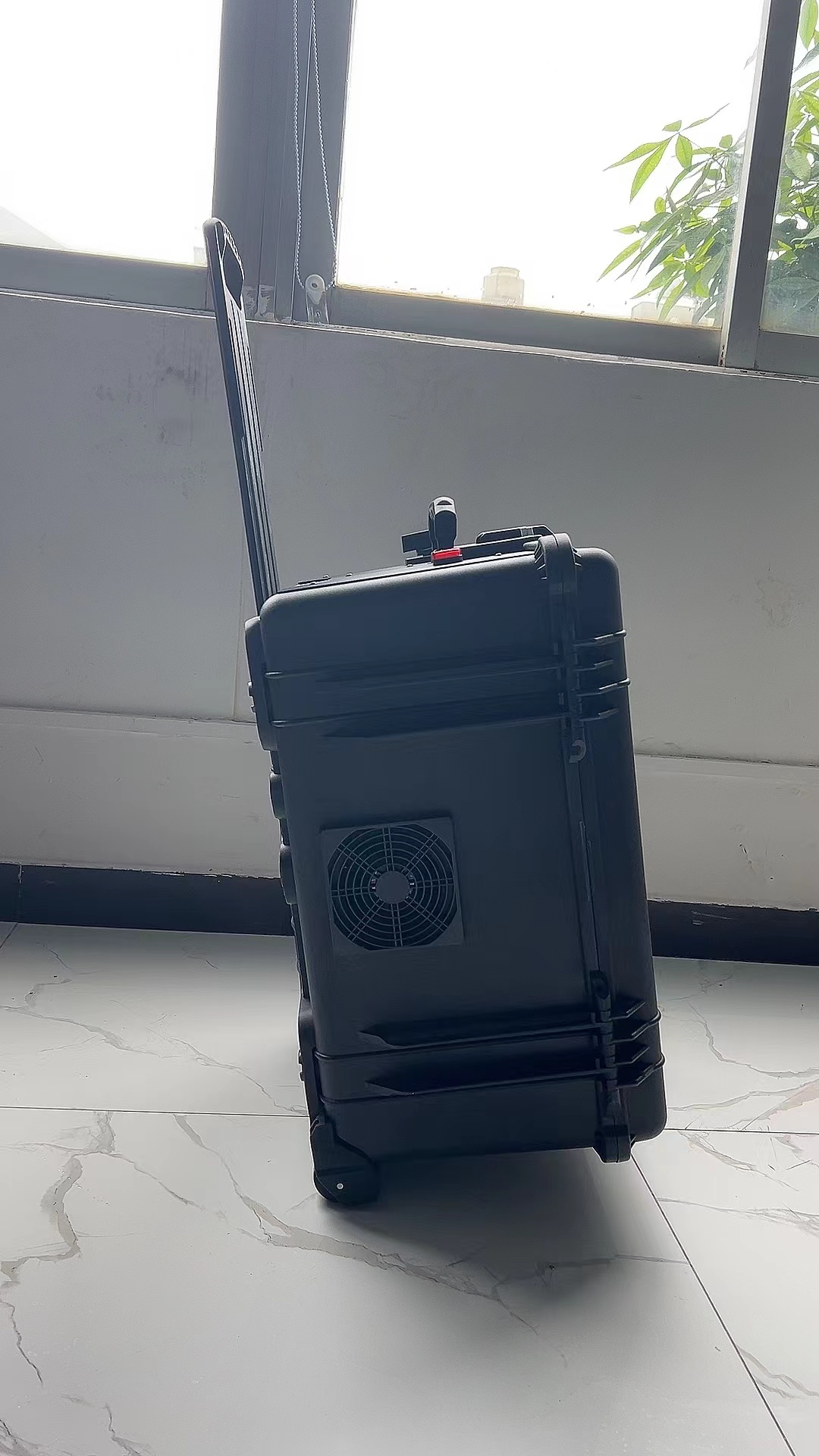 阿里手拉箱型移动通信干扰器